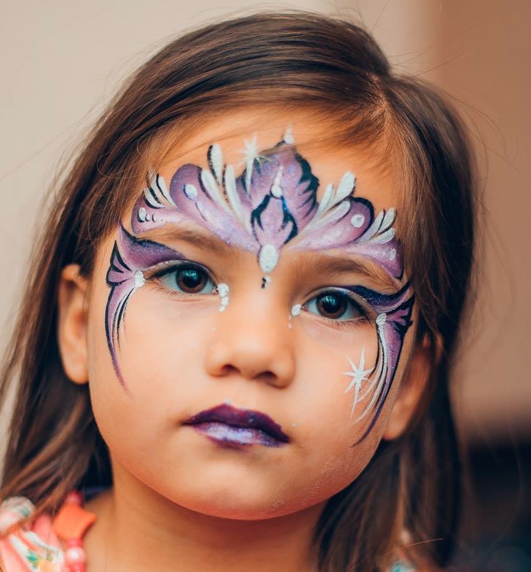 maquillage festifs pour enfants et adultes de qualité, body painting, tatouages paillettes. 