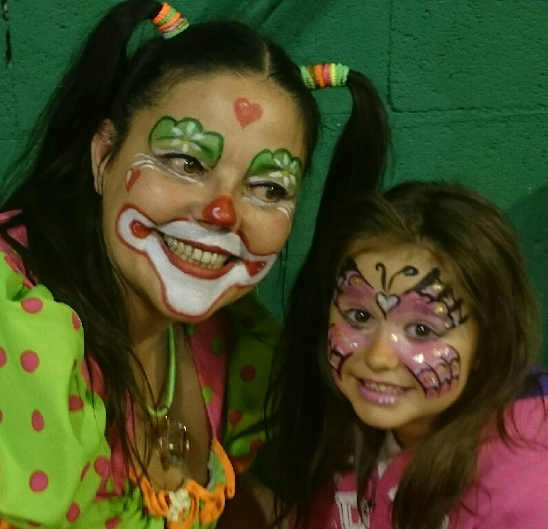 Atelier de maquillage pour maquiller vos enfants pendant les fêtes des écoles.